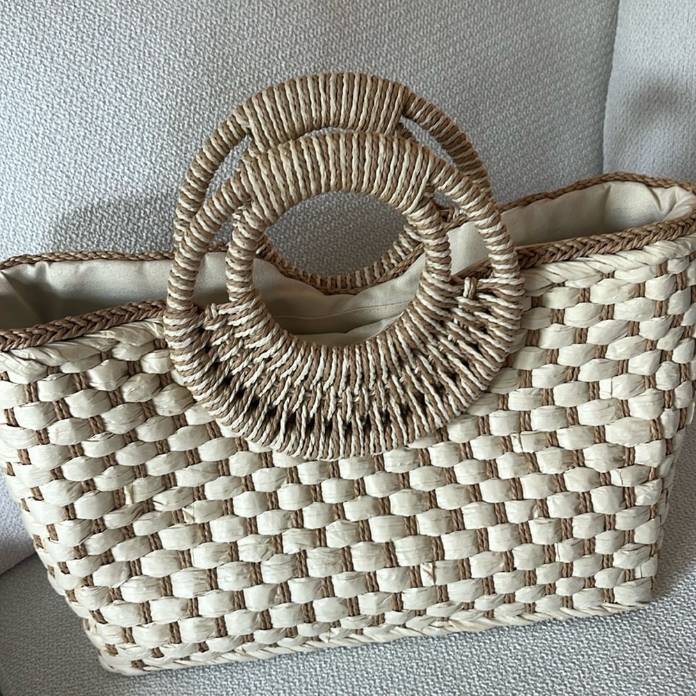 Summer straw bag